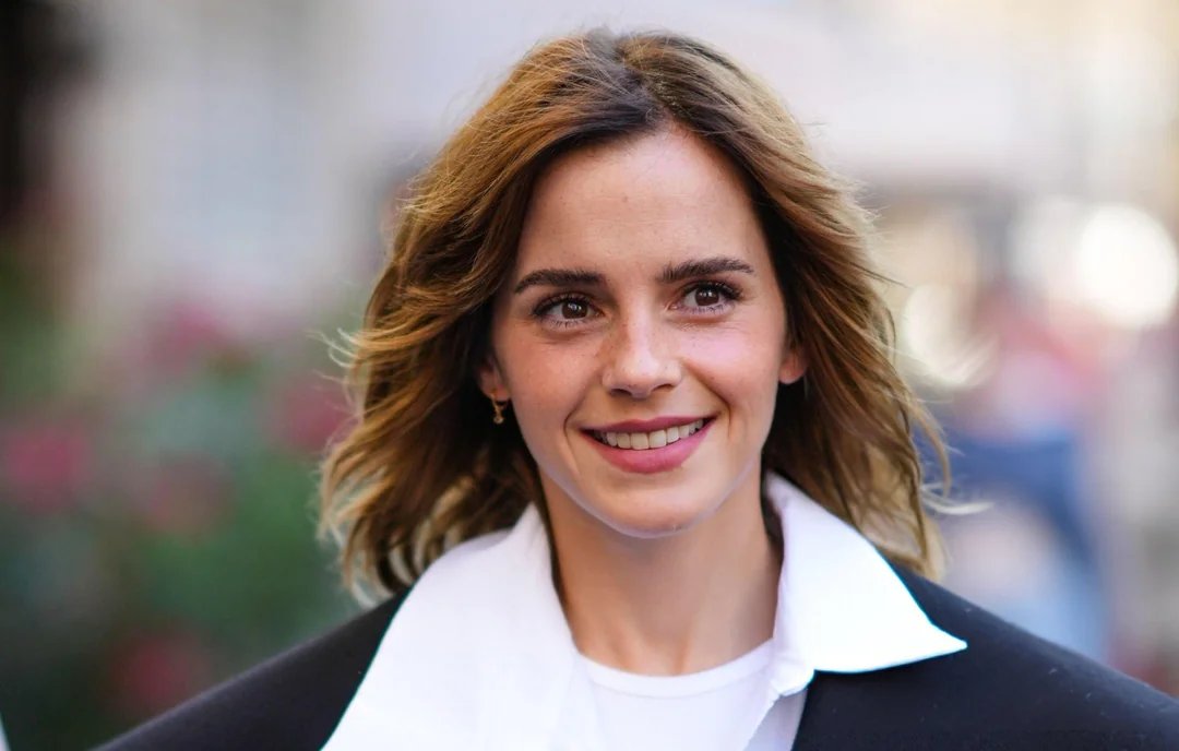 boYvWP3H Emma Watson's reaction when guys eat their own sperm in public for her 11.jpg